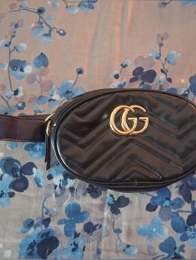 ‼️SOLD‼️Black Chevron Oval Belt Waist Bag with Gold Accent.